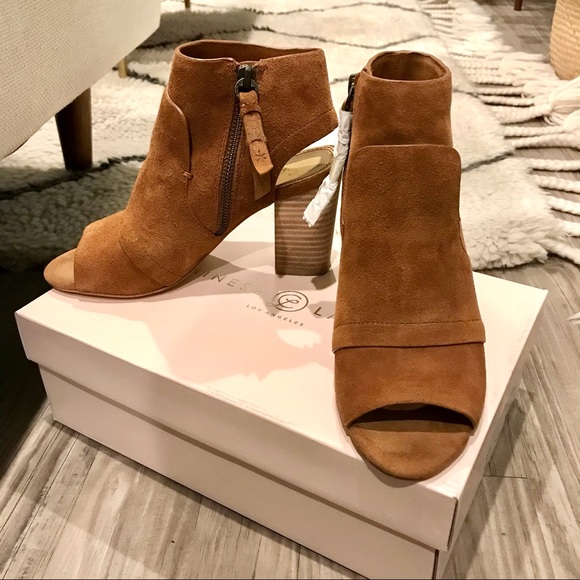 NWOB Splendid Darlene Suede Peep Toe Booties - Picture 3 of 6